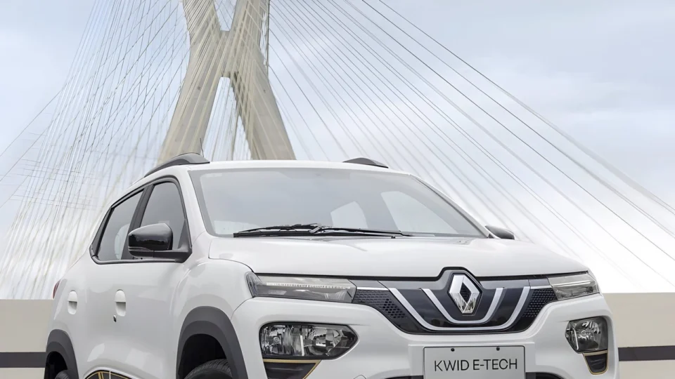 Kwid E-Tech é eleito melhor carro elétrico por revista especializada 