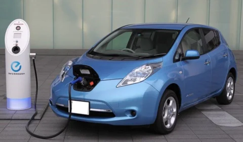 Com alta no preço da gasolina, vendas de carros híbridos disparam