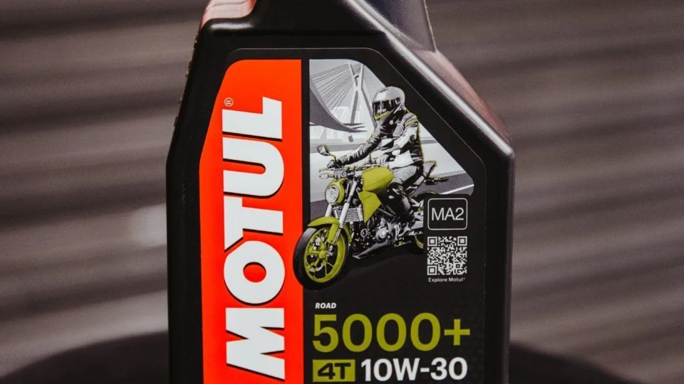 Motul explica principais diferenças entre óleos de alta e baixa viscosidade 