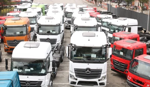 Emplacamentos de veículos se mantém positivos no acumulado mesmo com a queda registrada em setembro segundo FENABRAVE