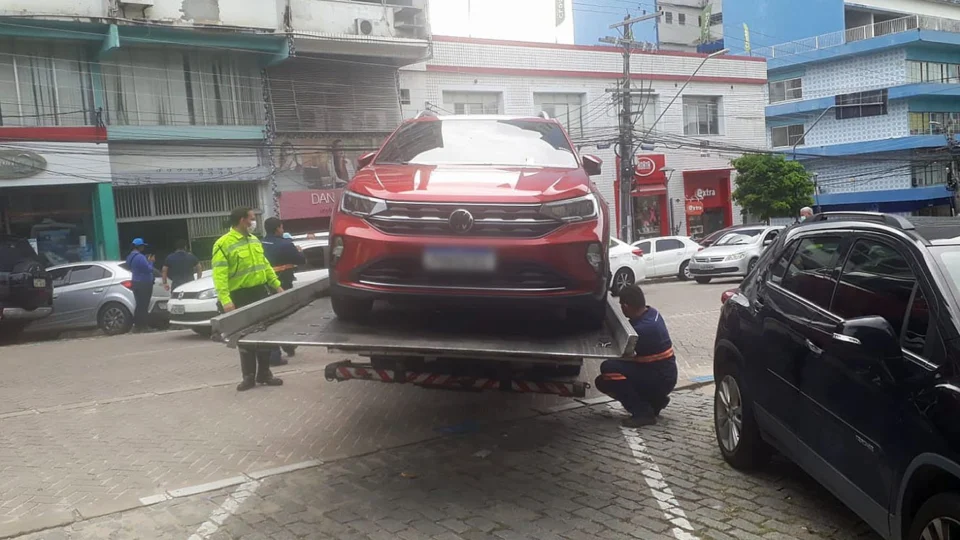 Veículo com quase 300 pendências de pagamento é apreendido em Manaus