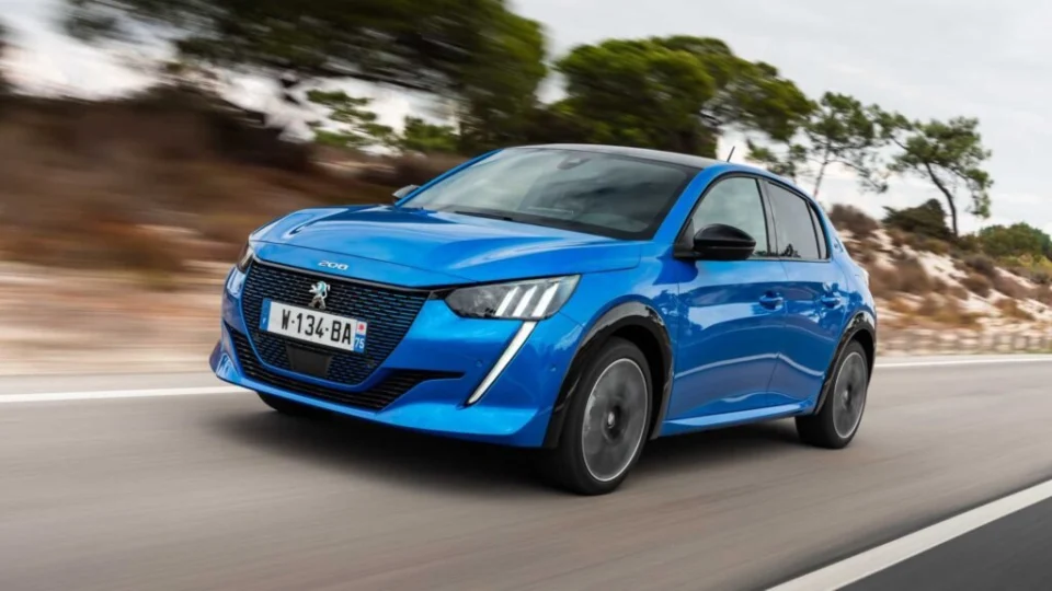 Recall de veículos Peugeot 208 dos anos 2020 e 2021