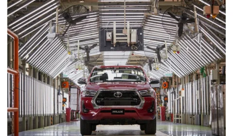 Toyota Hilux 2022 ganha mais segurança e tecnologia