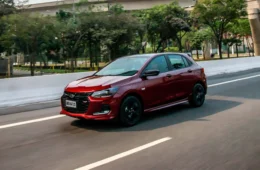 GM retoma produção do Onix após paralisação, mas enfrenta desafios no mercado automotivo