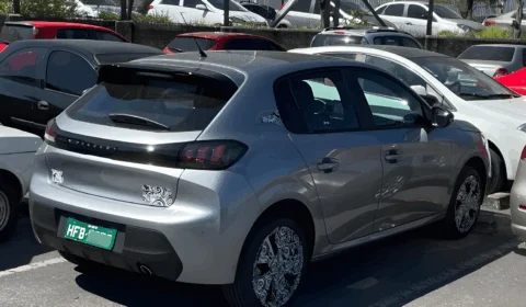 Peugeot 208 turbo é flagrado no Brasil