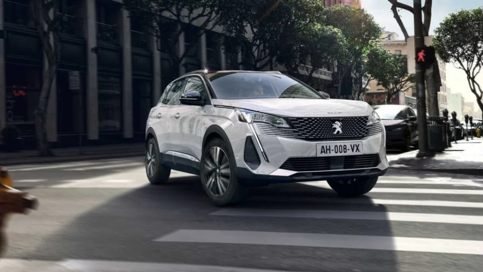 Novo Peugeot 3008 traz novidades também no design