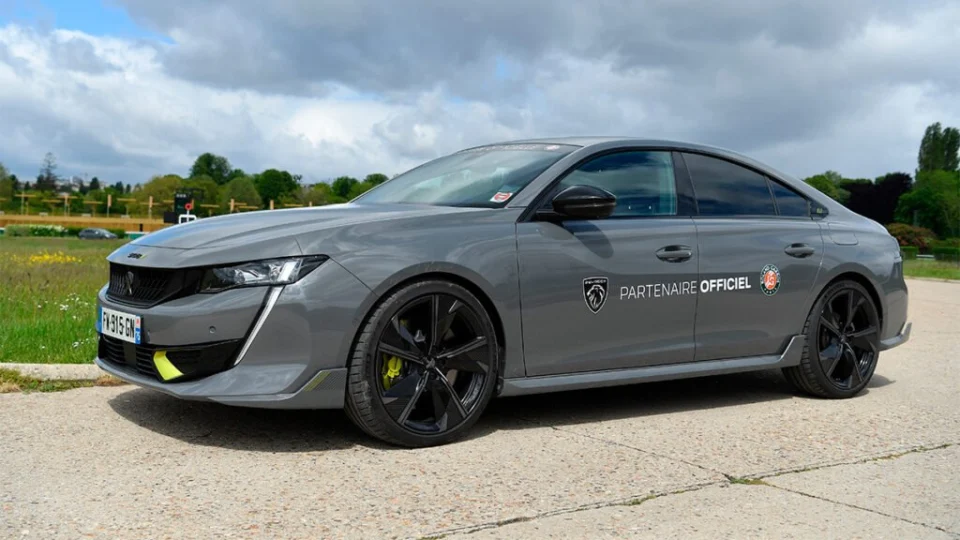 Peugeot eletrifica a mobilidade no torneio de Roland-Garros 2021