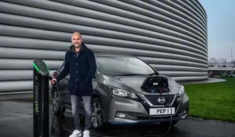 Guardiola sente toda a emoção do futuro no 100% elétrico Nissan LEAF