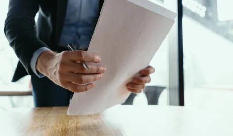 A sua decisão, sou EU quem tomo!!!!