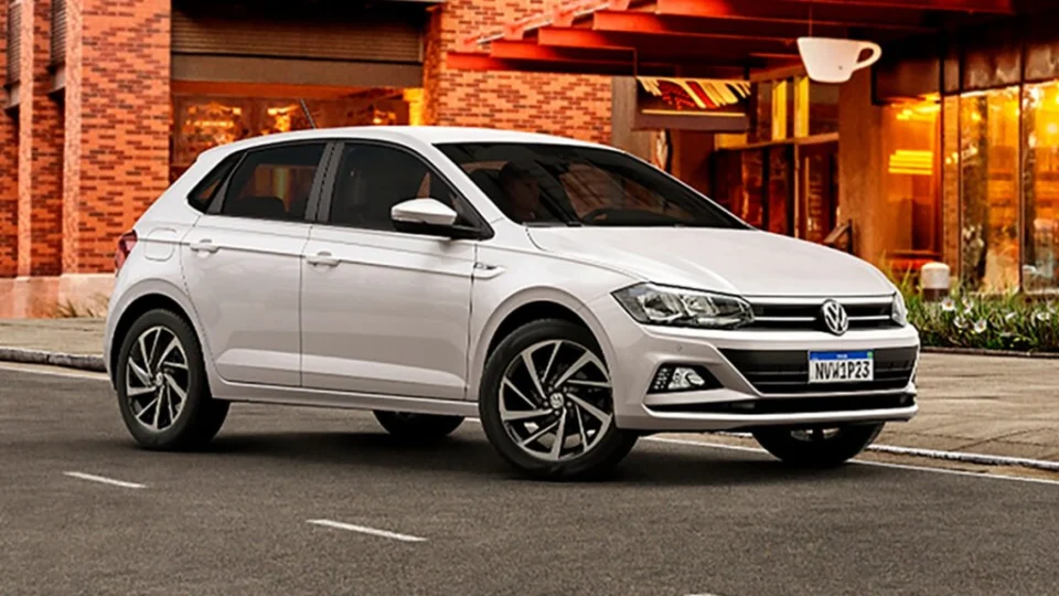 Hatches no Brasil: VW Polo lidera, Mobi surpreende e BYD Dolphin Mini perde fôlego em abril de 2025