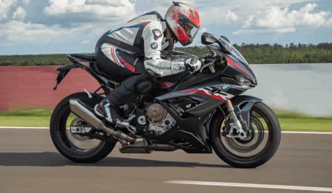 Com 207cv de potência, BMW S1000 RR 2022 ganha melhorias para ficar ainda mais rápida