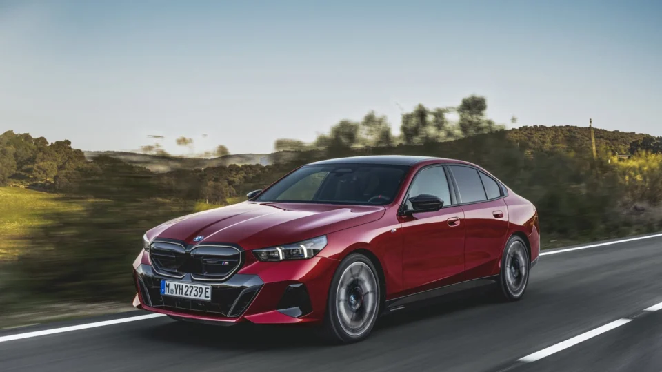 BMW Group cresce 11,3% em vendas e entregas de BEV mais que dobraram novamente