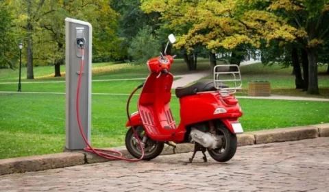 Scooter elétrica : veículo precisará de licenciamento e placa, define Contran