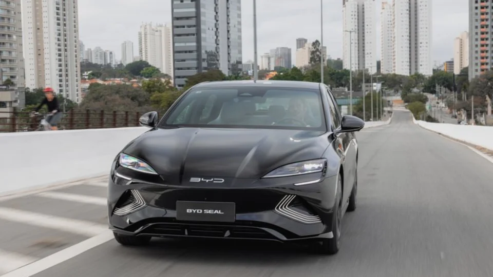 BYD estabelece marco inédito na história da indústria automotiva com a venda de 603 carros em apenas um dia 