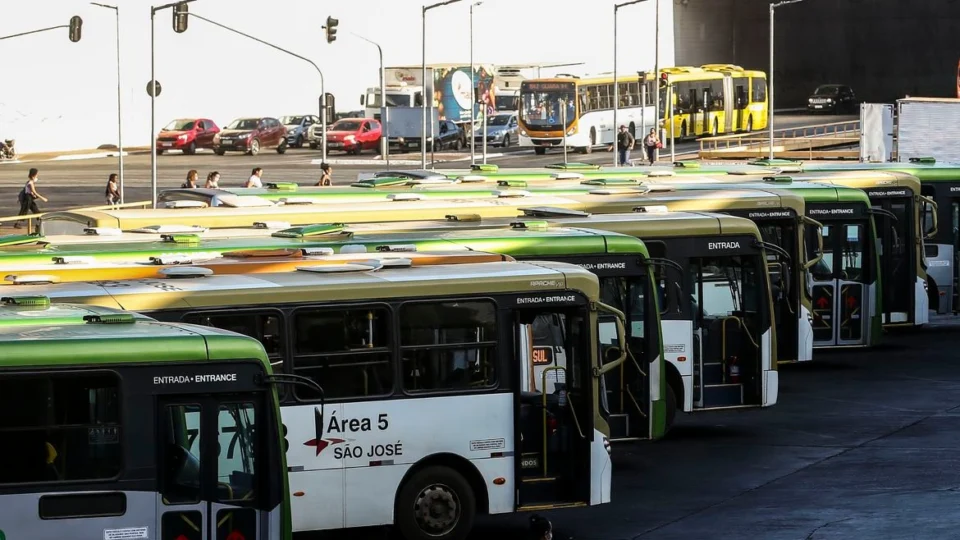 Exame toxicológico para motoristas de ônibus e caminhão tem novo prazo
