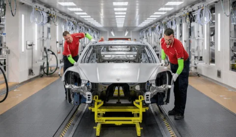 Fábrica da Porsche em Leipzig comemora produção de seu carro de número dois milhões 