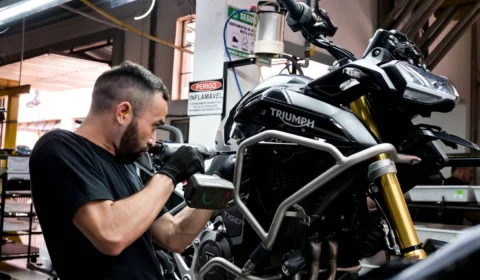 Fábrica da Triumph em Manaus atinge marco histórico de 50 mil motos produzidas