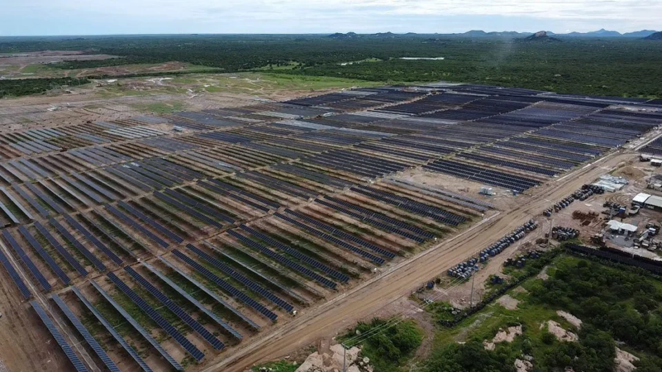 Mercedes-Benz aposta em energia solar para fábricas brasileiras