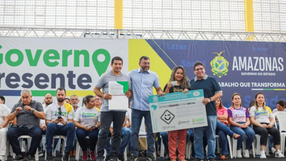 Detran-AM realiza a entrega de 50 CNHs e 48 certificados emitidos pela Eptran