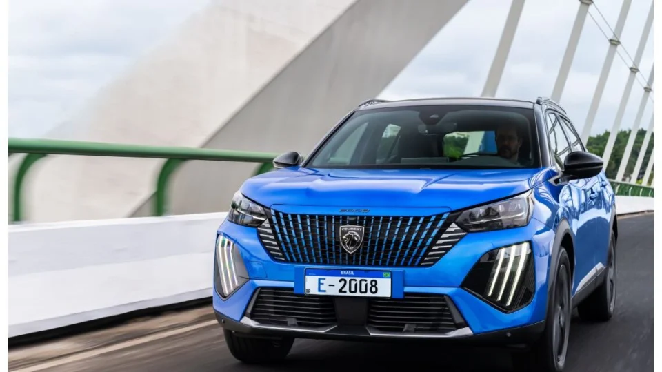 Peugeot E-2008: Mais potente e tecnológico