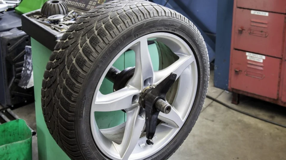 Indústria de pneus no Brasil enfrenta desafios com déficit comercial