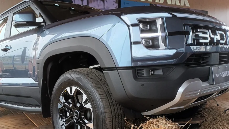 BYD desafia gigantes do campo com picape híbrida Shark