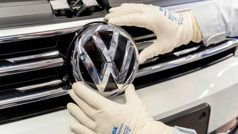 Volkswagen e Rivian: Um casamento promissor na era dos veículos elétricos