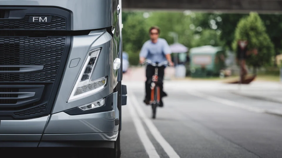 Volvo brilha no primeiro programa de teste de segurança para caminhões do Euro NCAP