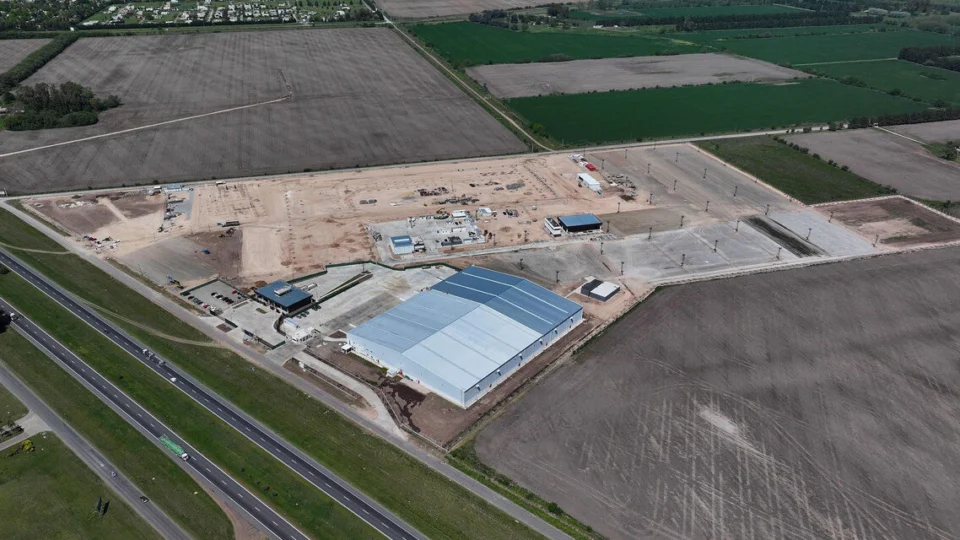 Mercedes-Benz Caminhões e Ônibus inaugura centro logístico de peças em Zárate, Argentina