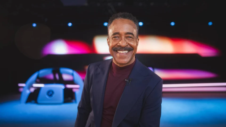 BMW mostra spoiler de sua principal novidade para a CES 2025