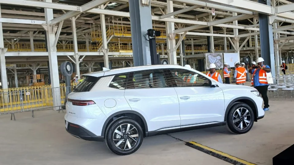 BYD acelera planos para produção nacional com motor flex híbrido