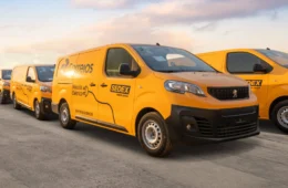 Correios inauguram maior frota elétrica própria com Peugeot e-Expert