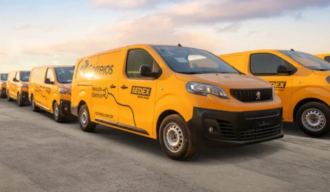 Correios inauguram maior frota elétrica própria com Peugeot e-Expert