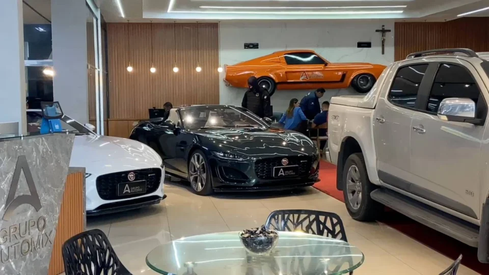 Polícia Federal e Receita Federal desarticulam esquema de fraude em financiamento de veículos de luxo em Manaus