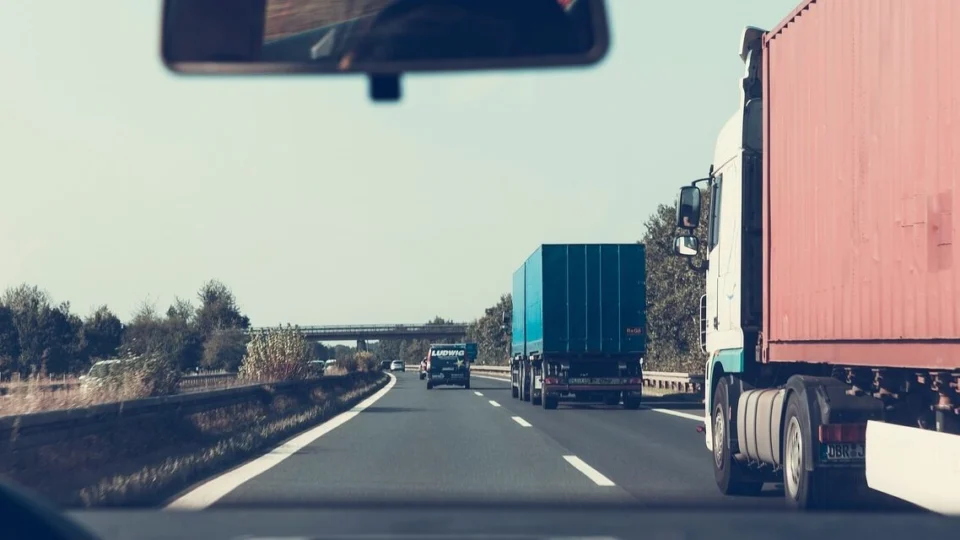 Setor de consórcios automotivos projeta crescimento em 2025, apesar de desafios econômicos