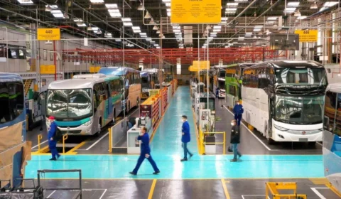 Marcopolo celebra 2024 com alta de 17,3% na produção e receita de R$ 8,5 bilhões