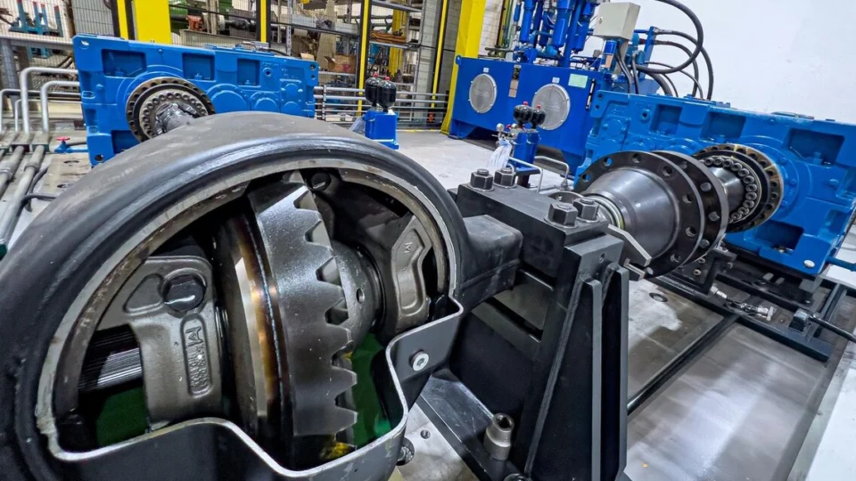 Cummins reforça laboratório em Osasco como centro global de validação de eixos