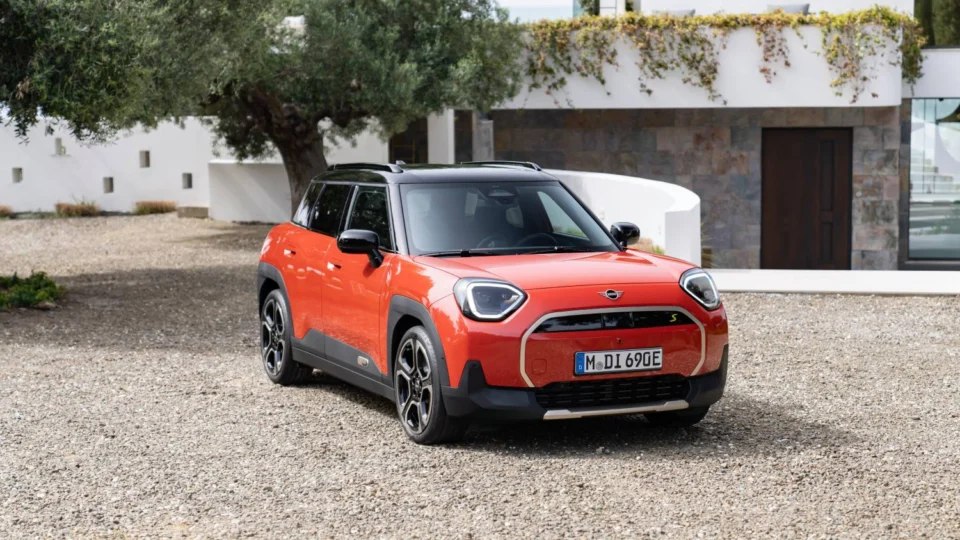 Novo MINI Aceman chega ao Brasil. Modelo totalmente novo e que marca a estreia da MINI em um segmento inédito.