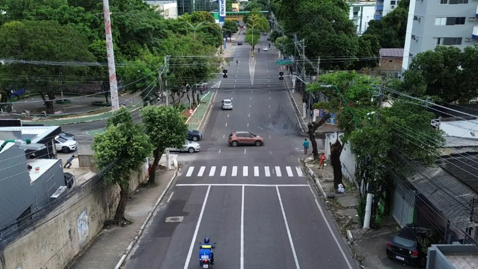 Novo semáforo é instalado no cruzamento das avenidas Umberto Calderaro e Belo Horizonte para melhorar fluxo e segurança