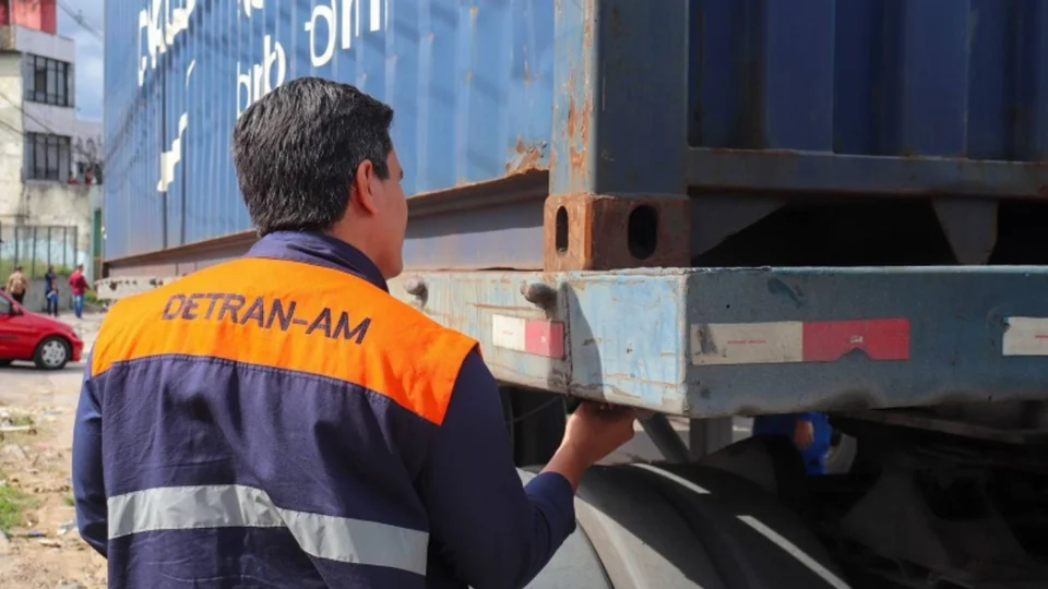 Carga Pesada: Em dois meses, Detran-AM aplica mais de 400 autuações em veículos de grande porte por irregularidades