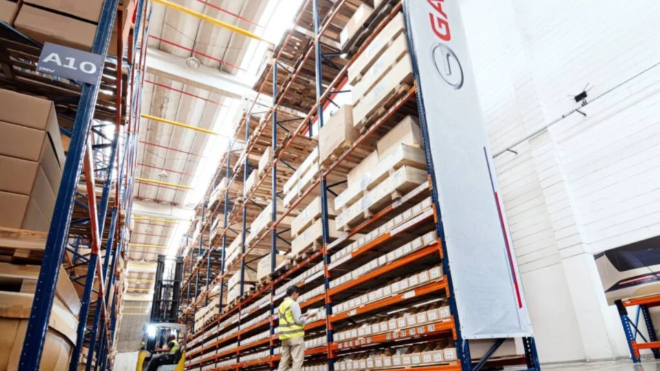 GAC inicia operações no Brasil com centro de distribuição e planos para produção local de veículos