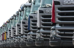 Mercado de caminhões inicia 2025 com variações: Queda mensal, mas crescimento anual