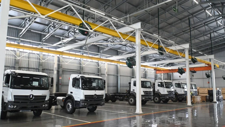 Mercedes-Benz amplia centro de customização no Brasil e prepara estrutura para veículos elétricos