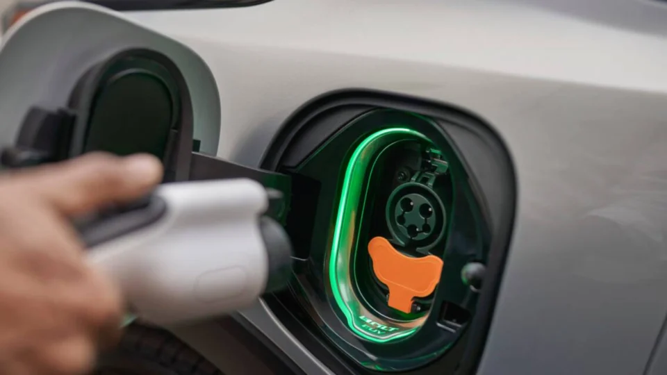 Stellantis Pro One e Iveco firmam parceria para vans elétricas na Europa