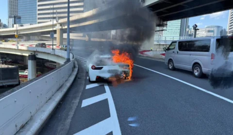 Ferrari 458 Spider pega fogo em Tóquio: Sonho de influencer dura menos de uma hora