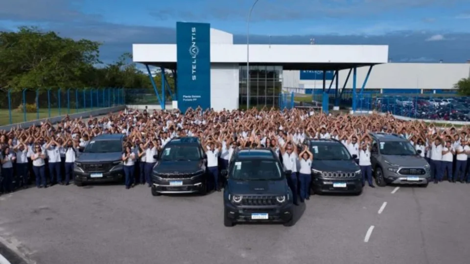 Stellantis celebra 10 anos do Polo Automotivo Goiana com R$ 13 bi em investimentos e novos híbridos