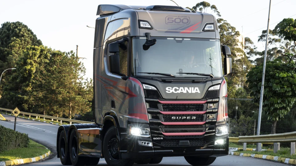 Scania lança edição especial Super 500: Potência, tecnologia e visual esportivo no Brasil