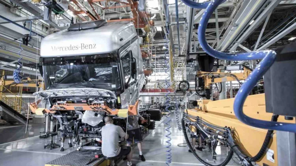 Anfavea alerta para desaquecimento no mercado de caminhões em 2025: Vendas e produção recuam