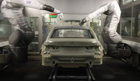 BMW Group Brasil amplia visita à fábrica com a inclusão no roteiro de processos de pintura e ponto de foto nos painéis solares