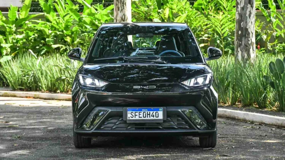 BYD domina mercado de carros elétricos no Brasil em 2025 com 75,1% de market share segundo ABVE